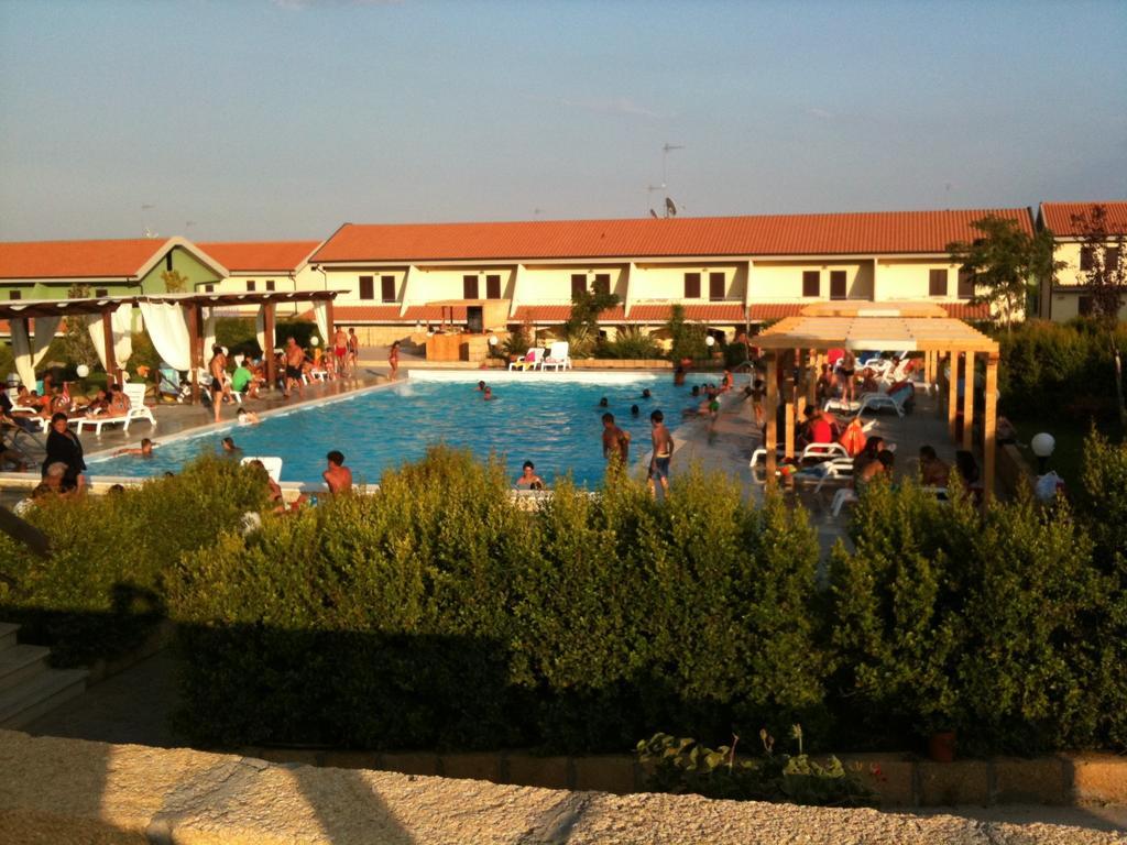 Baia Dei Canonici Aparthotel Villaggio Le Rocelle Εξωτερικό φωτογραφία