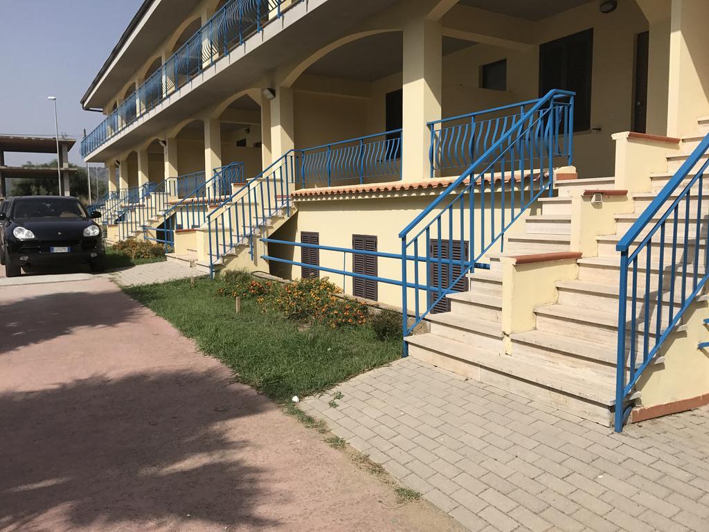 Baia Dei Canonici Aparthotel Villaggio Le Rocelle Εξωτερικό φωτογραφία