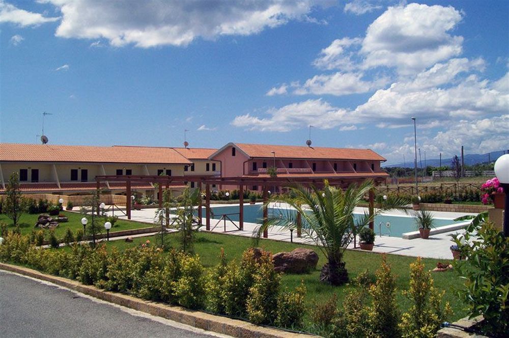 Baia Dei Canonici Aparthotel Villaggio Le Rocelle Εξωτερικό φωτογραφία