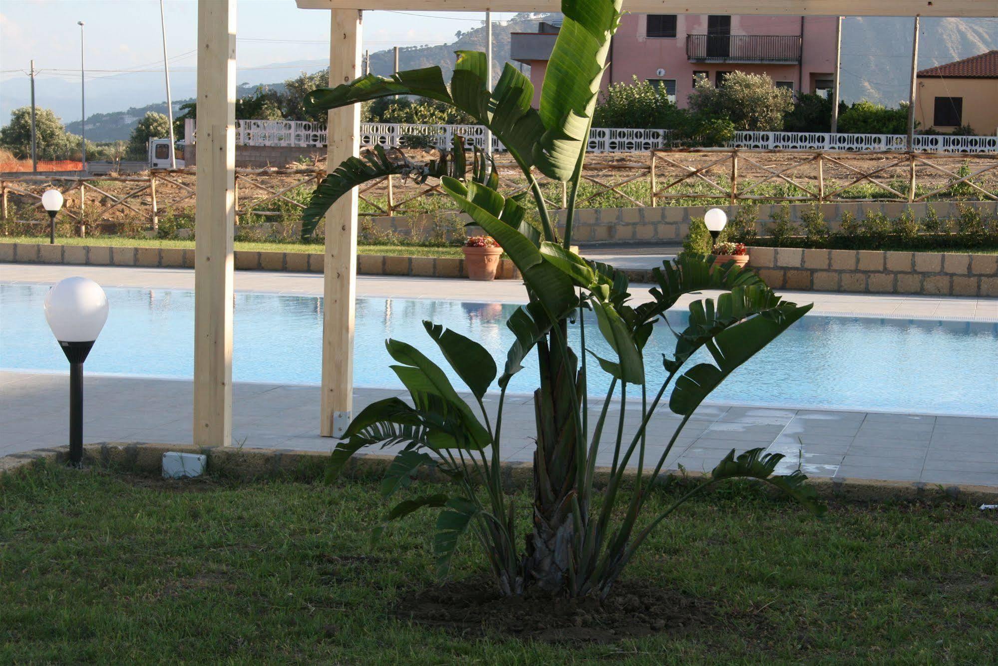 Baia Dei Canonici Aparthotel Villaggio Le Rocelle Εξωτερικό φωτογραφία